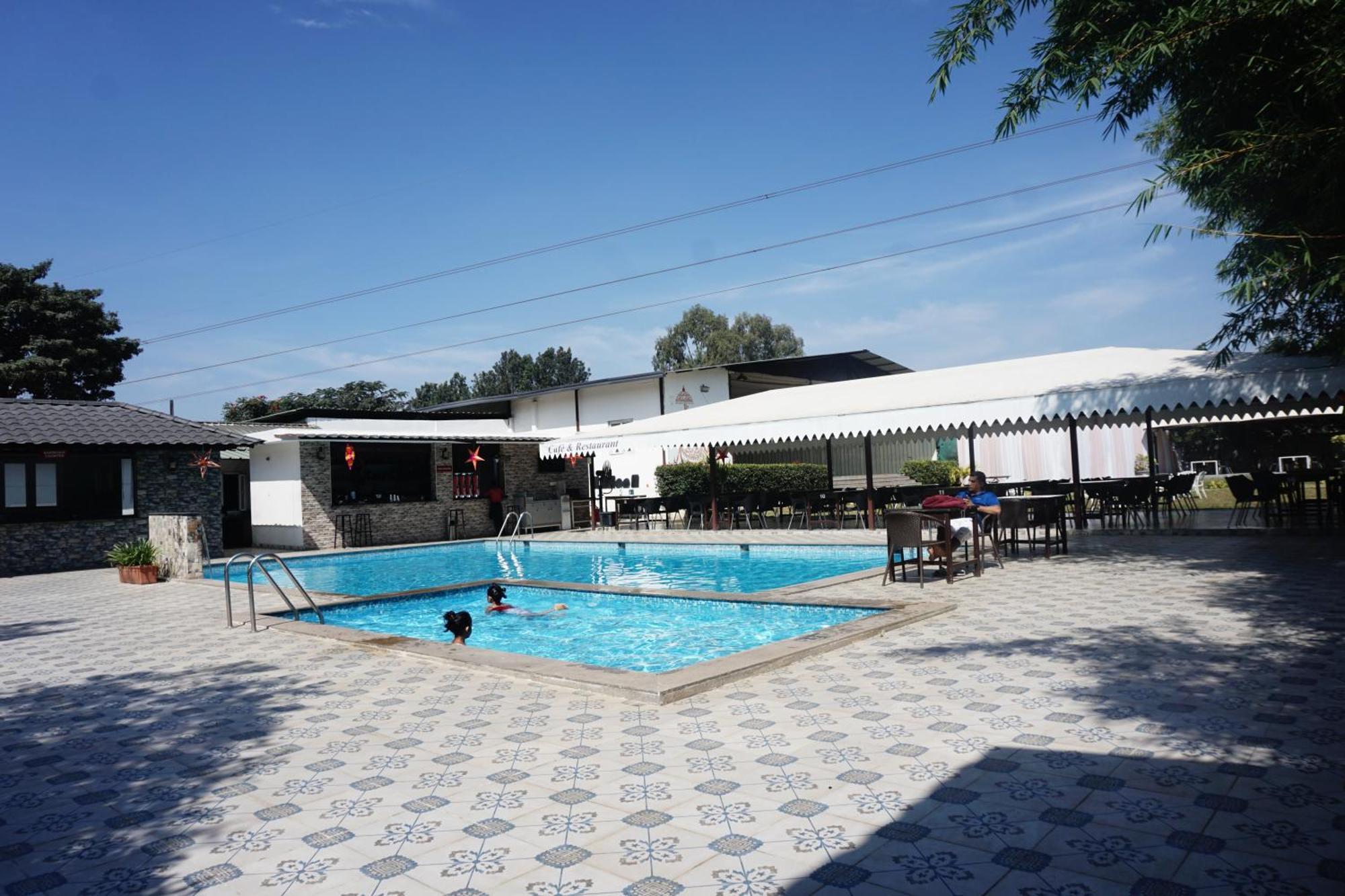 Vistar Resort & Hotels Kammasandra Esterno foto